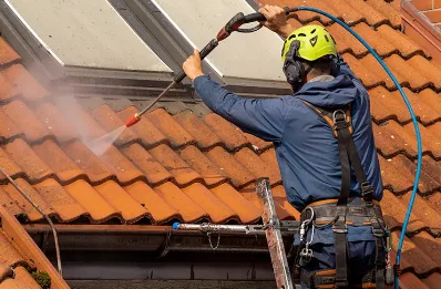 Démoussage et hydrofuge de toiture à Lavazan
